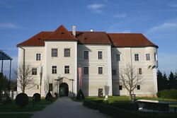 Schloss Burgau.jpg